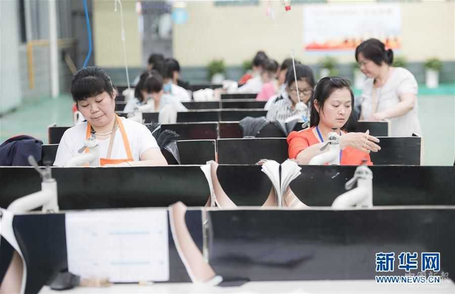 (脫貧攻堅(jiān))(1)湖北鄖西:家門(mén)口穿新鞋 走上脫貧致富路