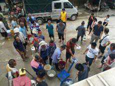 貴州臺江：25.5萬尾“致富魚苗”送進(jìn)苗寨 