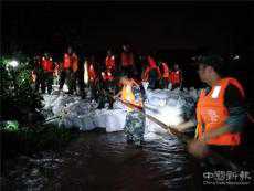 堵管涌除險(xiǎn)情 武警衡陽(yáng)支隊(duì)奮力搶險(xiǎn)