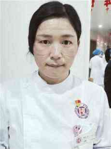 最美的臉！二孩媽媽“貼身”守護(hù)高度疑似危重患者10小時(shí)