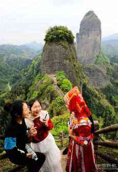 “春到崀山丹霞紅”線上直播活動(dòng)受好評