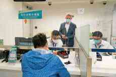 澳門(mén)向居民發(fā)放3000澳門(mén)元消費(fèi)卡 首日超2.5萬(wàn)人領(lǐng)取