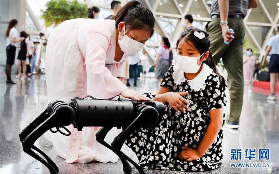 (新華全媒頭條·圖文互動)(11)讓世界更有“AI”——透視2020世界人工智能大會云端峰會