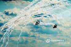 我國某直升機(jī)機(jī)載新型空地導(dǎo)彈試射成功