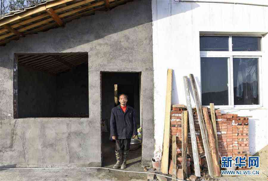 (新華全媒頭條·走向我們的小康生活·圖文互動)(6)奮斗繪就“新天府”——川蜀大地干群“戰(zhàn)貧”軌跡掃描