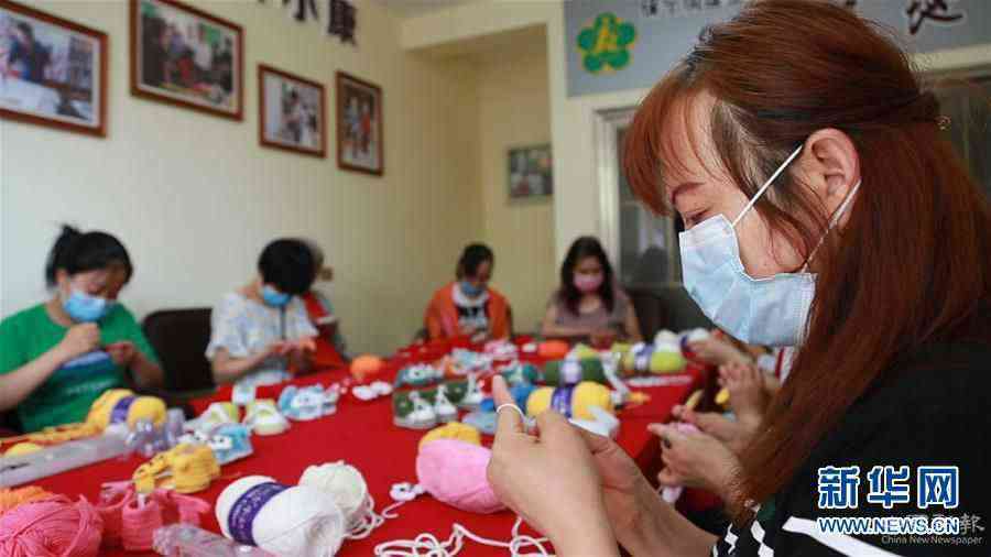 (新華全媒頭條·走向我們的小康生活·圖文互動)(8)奮斗繪就“新天府”——川蜀大地干群“戰(zhàn)貧”軌跡掃描