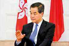 ?梁振英促公開“黃師”名單：家長有知情權