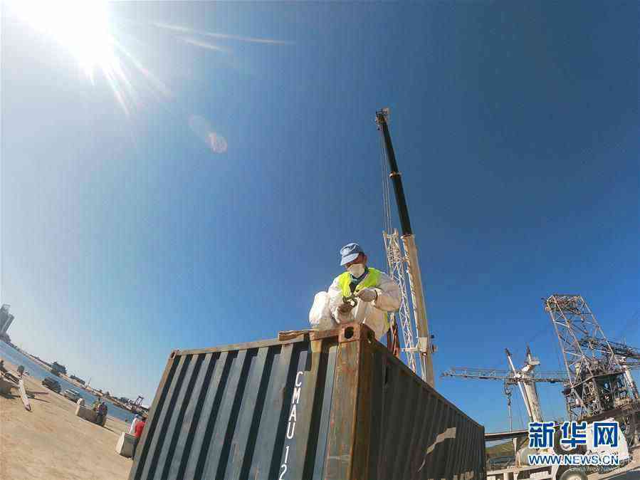 (國際·圖文互動)(4)通訊:穿行在廢墟間的五星紅旗——記中國維和官兵貝魯特港災(zāi)后援助行動