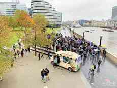 香港竄英逃犯街頭“獨(dú)”騷無(wú)觀眾