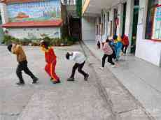 湖南新田縣龍泉一小開展應(yīng)急疏散演練活動(dòng)