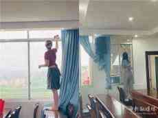 新邵縣新田鋪鎮(zhèn)中心小學(xué)：家長自愿來校擦窗戶傳佳話