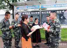 安徽省休寧縣：情系子弟兵??送法進(jìn)軍營