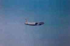 解放軍軍機臺空域驅(qū)離美偵察機