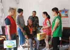 安徽休寧縣：雙節(jié)送關愛??情暖老兵心