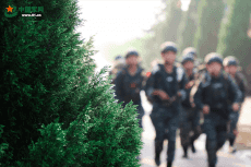 露氣寒冷，一起來練兵場暖暖身子吧