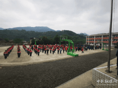 湖南新邵風(fēng)井學(xué)校舉行“愛心助學(xué)，情暖風(fēng)井”捐贈(zèng)儀式