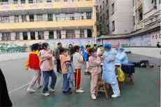 新田縣龍泉一?。壕慕M織6-11周歲學(xué)生接種新冠疫苗