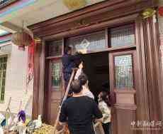 湖南城步西巖鎮(zhèn)為入伍青年家庭懸掛“光榮之家”門牌