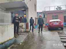 寒潮來襲，他們?yōu)榻值谰用袂宄秒娬系K