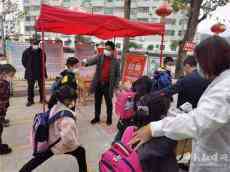 隆回縣金橋小學(xué)以“練”筑“防”開展疫情防控應(yīng)急演練