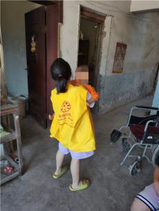 長(zhǎng)沙愛(ài)的擺渡人攜手通程星沙店關(guān)愛(ài)困難家庭