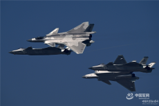 鐵翼護航新時代：中國空軍殲-20戰(zhàn)斗機影像志