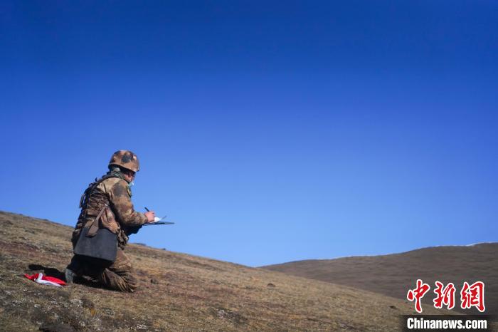 觀察彈著點并記錄?！敲衫?攝