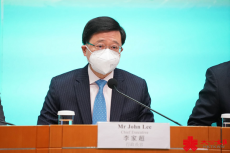 李家超：下周與內(nèi)地通關(guān)不設(shè)人數(shù)限制 所有出入境口岸開(kāi)放