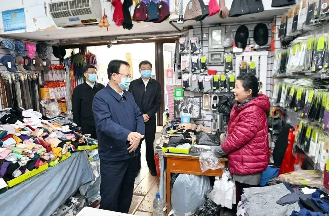 省委書記密集調(diào)研：暗訪路邊攤、穿牛仔褲下基層