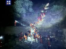 四川木里山火： 已投入1300人 5架滅火直升機參與撲救