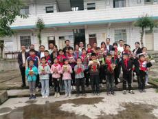 貴州：駐村書記余盛亮情暖山村莘莘學子