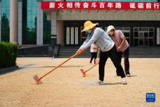 山東臨邑：開放政府大院 方便農民曬糧