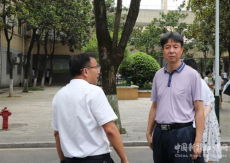 謝宏到衡鋼中學(xué)開(kāi)展初中部擴(kuò)建項(xiàng)目調(diào)研