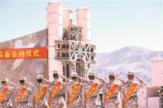 空軍某部組織退役士兵向裝備告別儀式