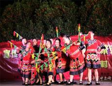 邊區(qū)群眾載歌載舞歡慶國慶