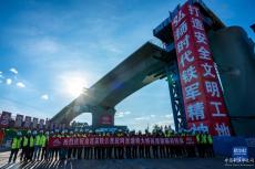 渝昆高鐵兩座特大橋連續(xù)梁成功轉(zhuǎn)體