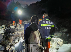 12名大學(xué)生爬野山被困 消防14小時(shí)成功營(yíng)救