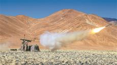 第77集團(tuán)軍某旅組織實(shí)彈射擊訓(xùn)練