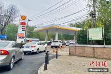 油價(jià)“五連跌”！加一箱油少花約2元