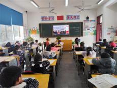 慈利縣龍?zhí)逗渔?zhèn)中學(xué)：弘揚(yáng)憲法精神 培育法治觀念