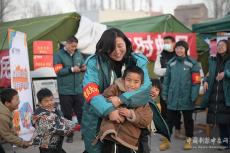 收集震后積石山安置點(diǎn)的溫暖