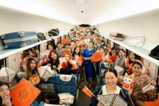 中老鐵路上演 “列車(chē)迎新音樂(lè)會(huì)”