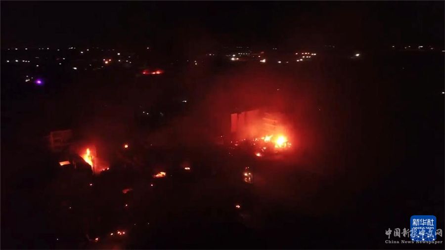 這張2月2日凌晨拍攝的無(wú)人機(jī)視頻截圖顯示的是位于肯尼亞內(nèi)羅畢的事故現(xiàn)場(chǎng)。
