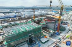 “玲龍一號”全球首堆外穹頂?shù)跹b完成