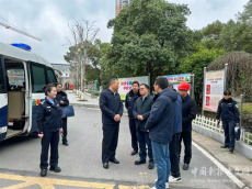 劉小龍一行到衡陽縣第三中學檢查校園安全工作