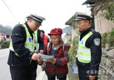 春耕時(shí)節(jié)正農(nóng)忙 交警為民來護(hù)航