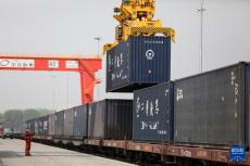 首趟中老鐵路（鄭州—萬象）國際貨運(yùn)列車按圖運(yùn)行