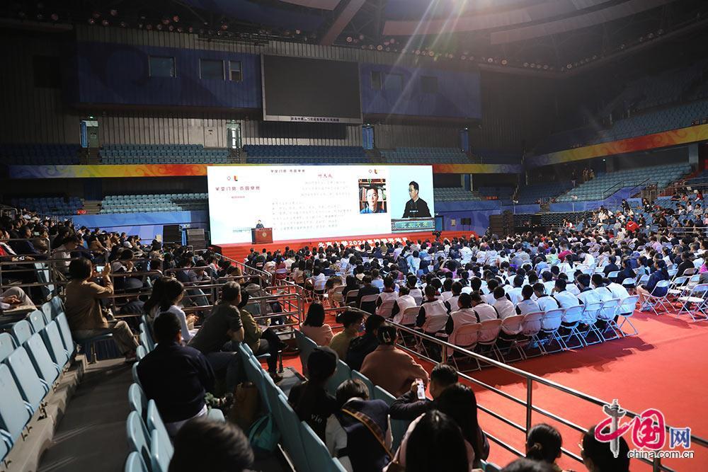 北大本科招生咨詢會在邱德拔體育館進(jìn)行。中國網(wǎng) 趙娜攝影