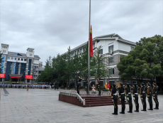 衡陽市一中舉行遠(yuǎn)足虎形山暨國(guó)防人防知識(shí)教育活動(dòng)