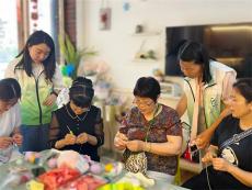 長沙黃花鎮(zhèn)社工站開展“編織時光 情系晚年”活動